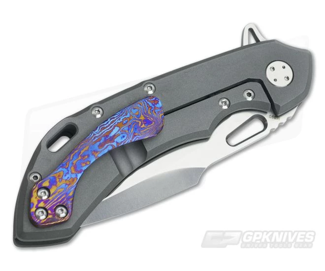 Olamic Cutlery Wayfarer 247H TiMascus Satin Harpoon M390 Flipper 4 Olamic Cutlery Wayfarer 247H TiMascus Satin Harpoon M390 Flipper - Image 2